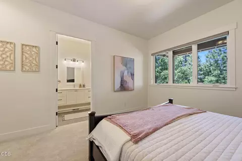 Bedroom - 60255 Sunset View Dr, Bend, OR 97702 photo 4 of 5