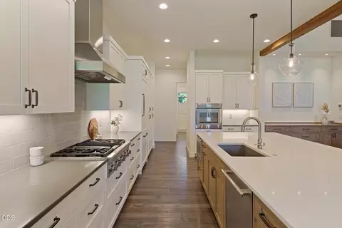 Kitchen - 60255 Sunset View Dr, Bend, OR 97702 photo 3 of 6