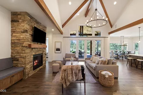 Living - 60255 Sunset View Dr, Bend, OR 97702 photo 1 of 4
