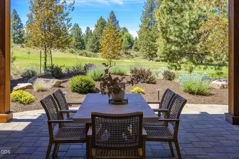 60255 Sunset View Dr, Bend, OR 97702