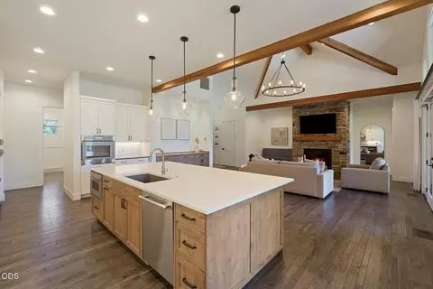 Kitchen - 60255 Sunset View Dr, Bend, OR 97702 photo 5 of 6