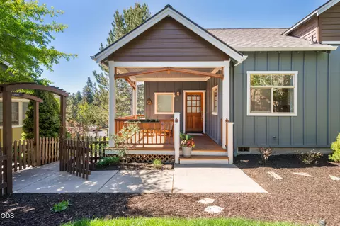 1940 NW Monterey Pines Dr NW #15, Bend, OR 97703