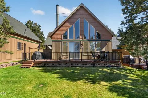 8778 Cliff Swallow Dr, Redmond, OR 97756