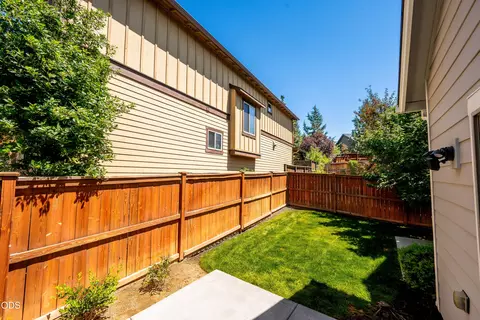 Exterior - 20768 NE Horizon Ridge Pl, Bend, OR 97701 photo 8 of 13