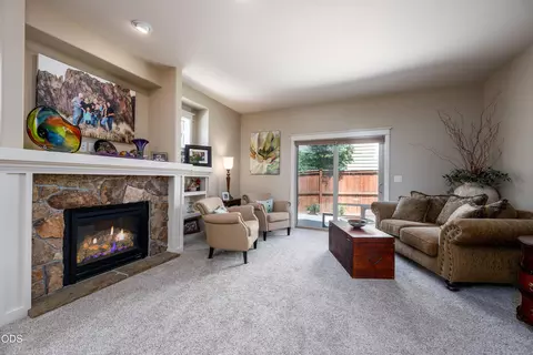 Living - 20768 NE Horizon Ridge Pl, Bend, OR 97701 photo 2 of 4