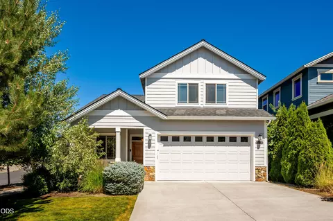 Exterior - 20768 NE Horizon Ridge Pl, Bend, OR 97701 photo 2 of 13