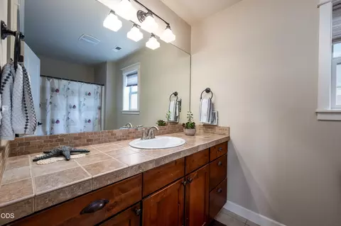 Bath - 20768 NE Horizon Ridge Pl, Bend, OR 97701 photo 4 of 4