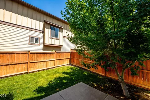 Exterior - 20768 NE Horizon Ridge Pl, Bend, OR 97701 photo 10 of 13