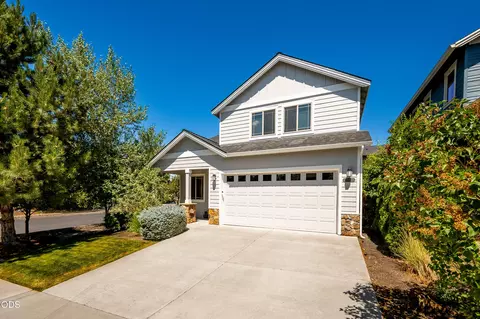 Exterior - 20768 NE Horizon Ridge Pl, Bend, OR 97701 photo 5 of 13