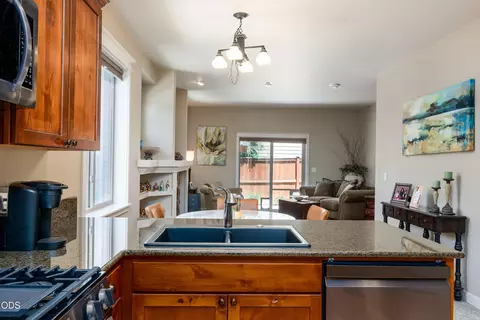 Kitchen - 20768 NE Horizon Ridge Pl, Bend, OR 97701 photo 4 of 4