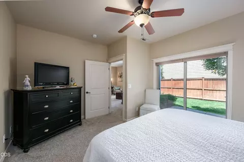 Bedroom - 20768 NE Horizon Ridge Pl, Bend, OR 97701 photo 2 of 5