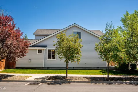 Exterior - 20768 NE Horizon Ridge Pl, Bend, OR 97701 photo 12 of 13