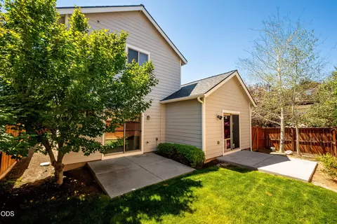 Exterior - 20768 NE Horizon Ridge Pl, Bend, OR 97701 photo 7 of 13