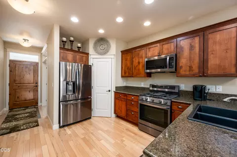 Kitchen - 20768 NE Horizon Ridge Pl, Bend, OR 97701 photo 1 of 4
