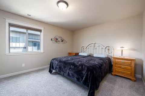 Bedroom - 20768 NE Horizon Ridge Pl, Bend, OR 97701 photo 4 of 5