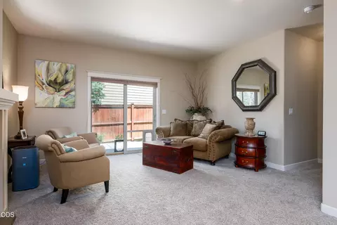 Living - 20768 NE Horizon Ridge Pl, Bend, OR 97701 photo 4 of 4