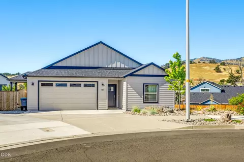 137 Willow Springs Dr, Talent, OR 97540