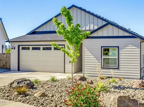 137 Willow Springs Dr, Talent, OR 97540