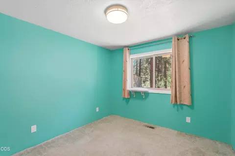 Bedroom - 60282 Pawnee Ln, Bend, OR 97702 photo 4 of 5