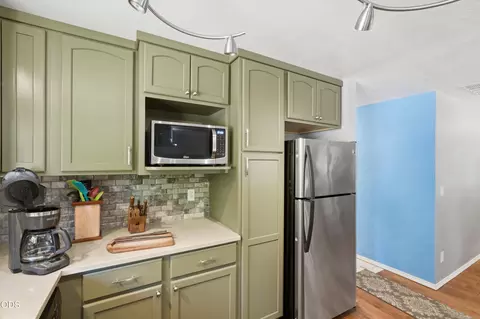 Kitchen - 60282 Pawnee Ln, Bend, OR 97702 photo 3 of 6