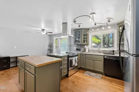 Kitchen - 60282 Pawnee Ln, Bend, OR 97702 photo 1 of 6