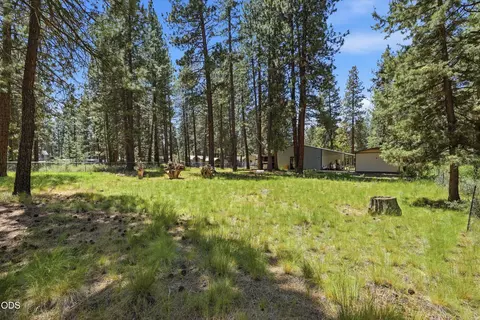 Exterior - 60282 Pawnee Ln, Bend, OR 97702 photo 11 of 12