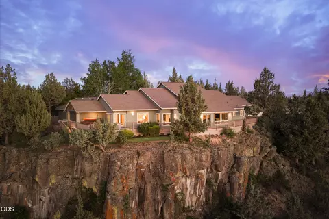 6900 NE 1st St, Redmond, OR 97756