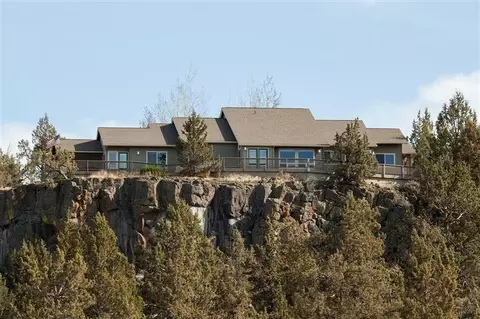 6900 NE 1st St, Redmond, OR 97756
