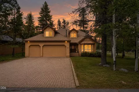 18004 Tan Oak Ln, Bend, OR 97707
