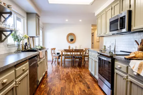 Kitchen - 21360 Keyte Rd, Bend, OR 97701 photo 2 of 2