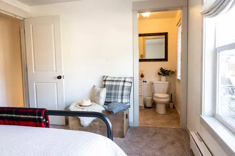 Bedroom - 21360 Keyte Rd, Bend, OR 97701 photo 2 of 4