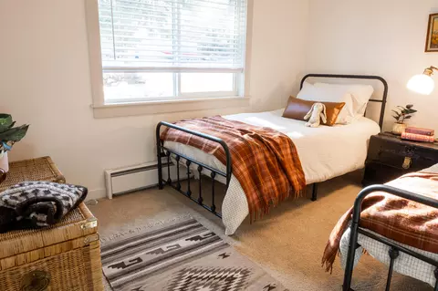 Bedroom - 21360 Keyte Rd, Bend, OR 97701 photo 3 of 4