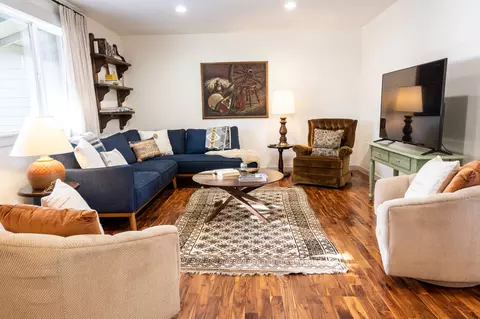 Living - 21360 Keyte Rd, Bend, OR 97701 photo 3 of 4