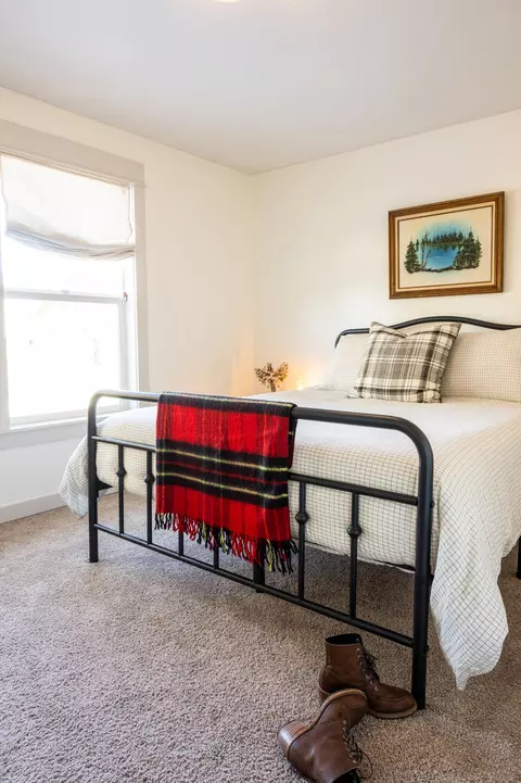 Bedroom - 21360 Keyte Rd, Bend, OR 97701 photo 1 of 4