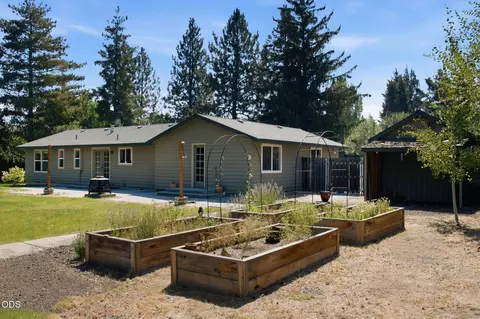 21360 Keyte Rd, Bend, OR 97701