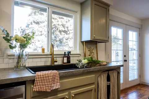 Kitchen - 21360 Keyte Rd, Bend, OR 97701 photo 1 of 2