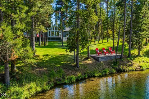 15194 E River Loop Dr E, Bend, OR 97707