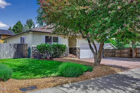 2990 NE Wells Acres Rd, Bend, OR 97701