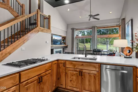 Kitchen - 19551 Painted Ridge Loop, Bend, OR 97702 photo 4 of 4