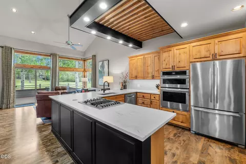 Kitchen - 19551 Painted Ridge Loop, Bend, OR 97702 photo 3 of 4