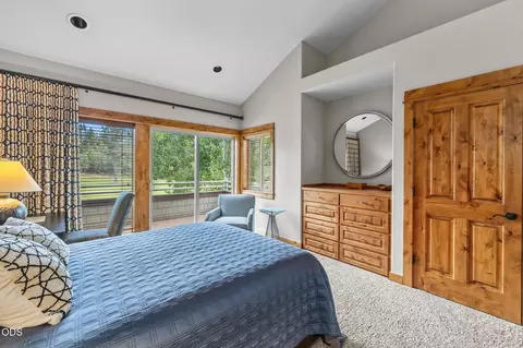 Bedroom - 19551 Painted Ridge Loop, Bend, OR 97702 photo 4 of 9