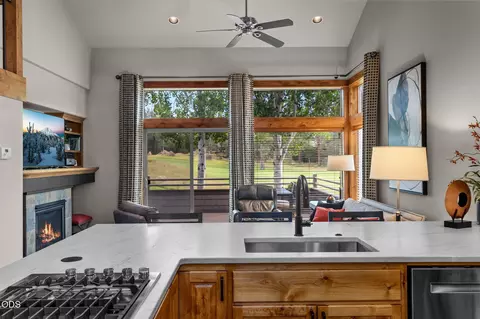 Kitchen - 19551 Painted Ridge Loop, Bend, OR 97702 photo 2 of 4