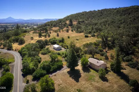 6530 Tolo Rd, Central Point, OR 97502