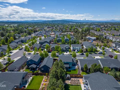 View/Area - 21382 NEagle Crossing Ave, Bend, OR 97701 photo 5 of 12