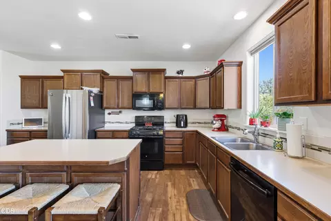 Kitchen - 21382 NEagle Crossing Ave, Bend, OR 97701 photo 3 of 5