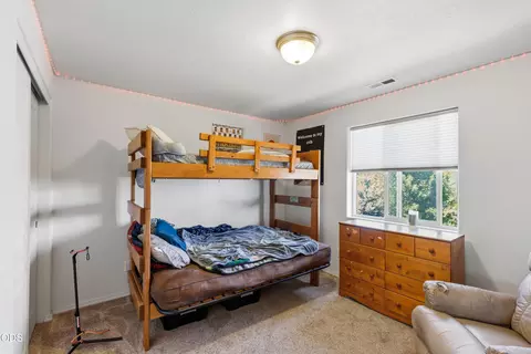 Bedroom - 21382 NEagle Crossing Ave, Bend, OR 97701 photo 2 of 4