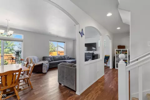 Entry Way - 21382 NEagle Crossing Ave, Bend, OR 97701 photo 2 of 2