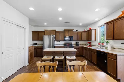 Kitchen - 21382 NEagle Crossing Ave, Bend, OR 97701 photo 2 of 5