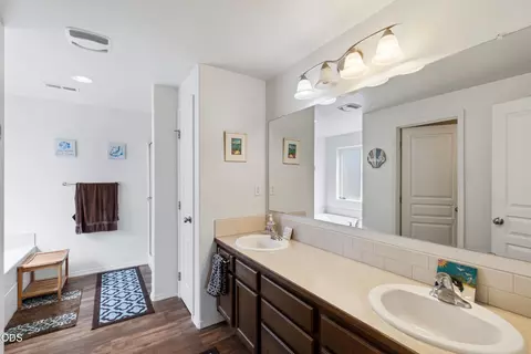 Bath - 21382 NEagle Crossing Ave, Bend, OR 97701 photo 2 of 4