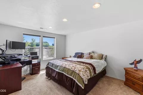 Bedroom - 21382 NEagle Crossing Ave, Bend, OR 97701 photo 3 of 4